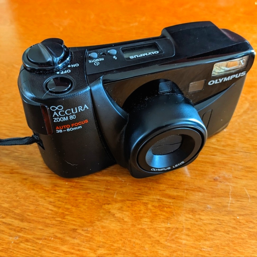 Vintage Olympus Accura Zoom 80 | 35mm Film Camera +Original Olympus Leather Case